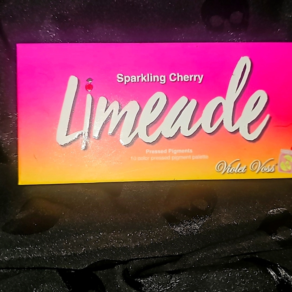 VIOLET VOSS - SPARKLING CHERRY LIMEADE EYESHADOW PALETTE